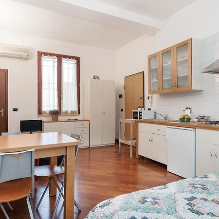 Bologna Central Studio Luaran gambar