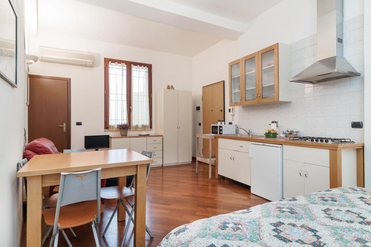 Bologna Central Studio Luaran gambar