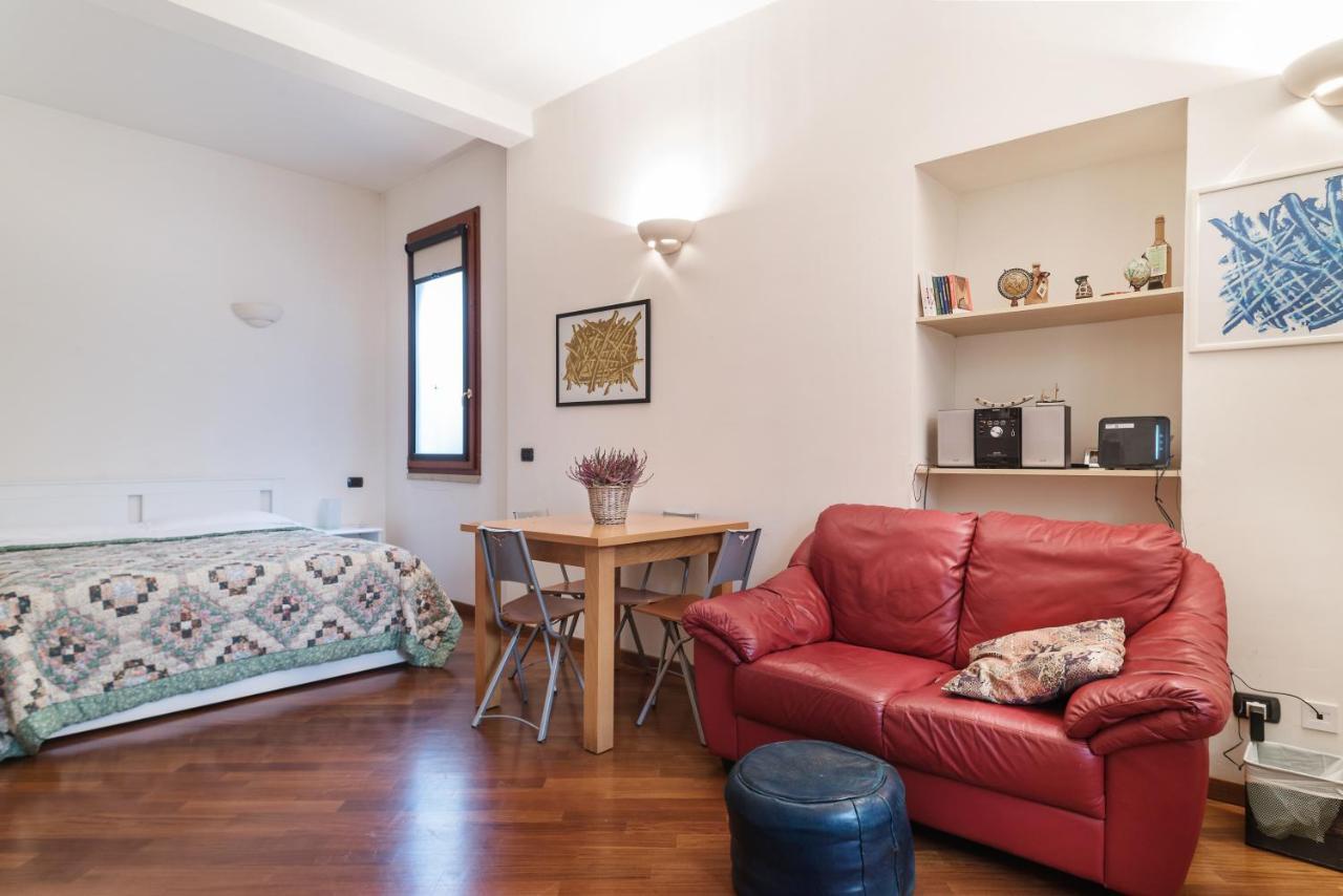 Bologna Central Studio Luaran gambar