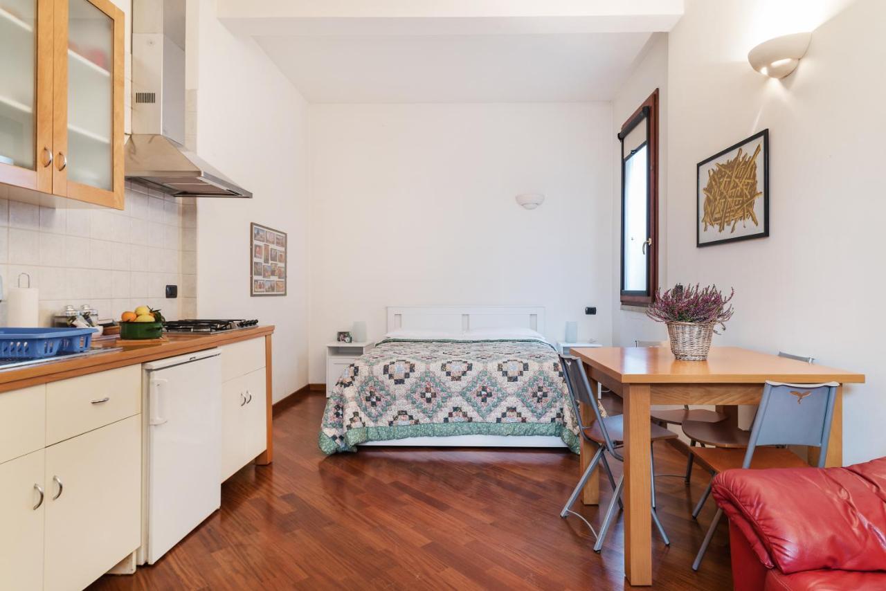 Bologna Central Studio Luaran gambar