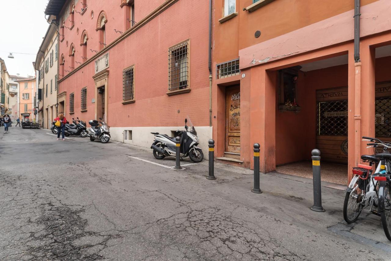 Bologna Central Studio Luaran gambar